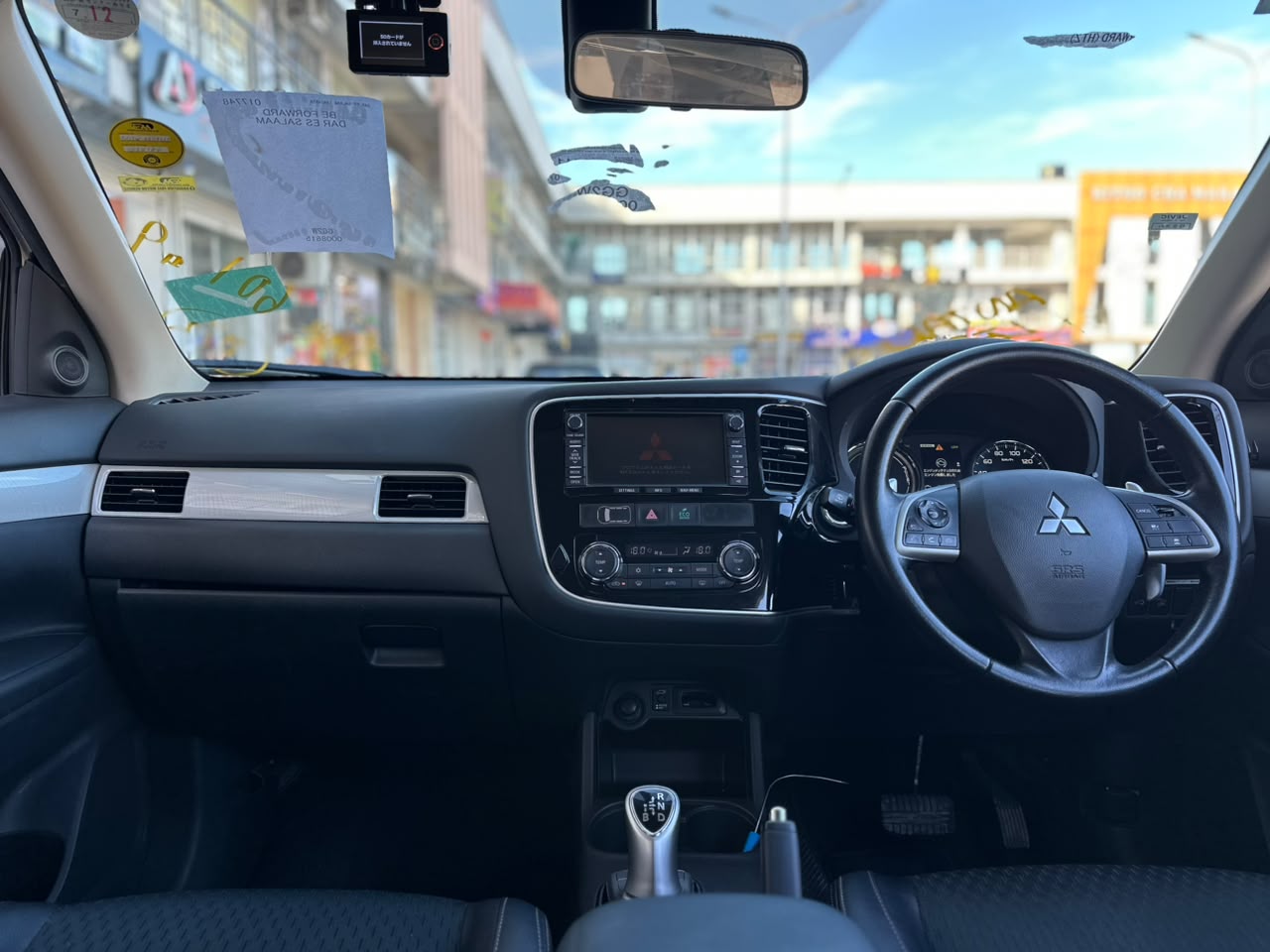 MITSUBISHI OUTLANDER thumbnail 4